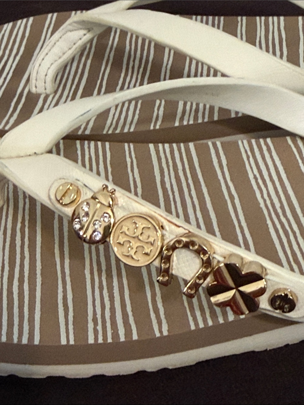 Tory Burch ivory gold Charm flip flops Sz 9